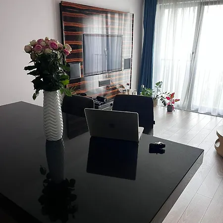 Skau 2 Eurovea Garden View Free Parking ブラチスラヴァ