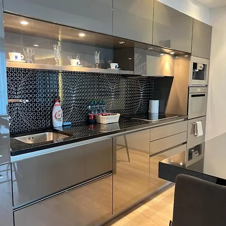 Апартаменты Skau 2 Eurovea Garden View Free Parking